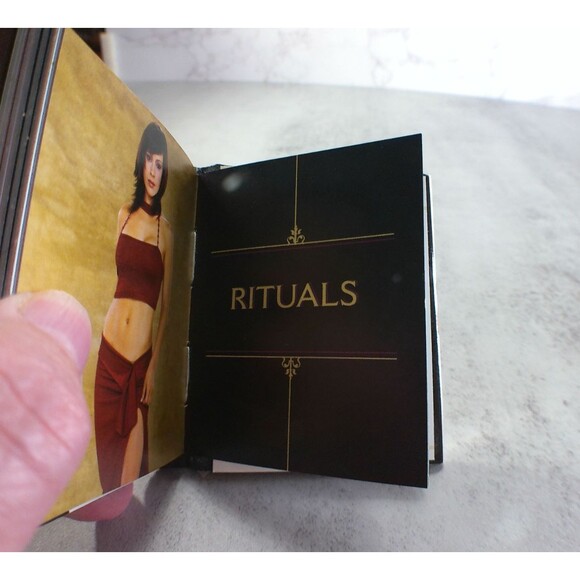 VTG Charmed The Book Of Love Spells Rituals Mini Edition Hardcover Running Press - Picture 5 of 6